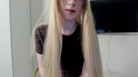 Snapshot of amy1_1 chatting on September 26, 3:10 am amy1_1 online show from September 26, 3:10 am