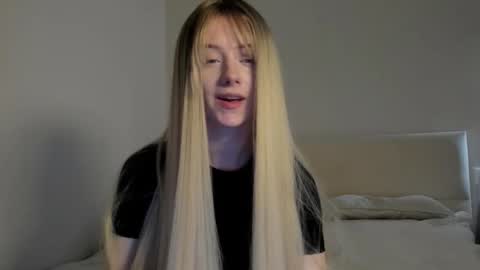 Snapshot of amy1_1 chatting on October 12, 7:35 pm amy1_1 online show from October 12, 7:35 pm