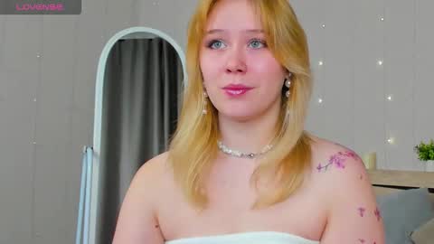 Snapshot of amy_kimberlly chatting on September 29, 5:23 am Amy online show from September 29, 5:23 am