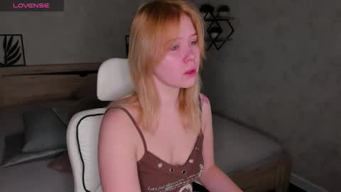 Snapshot of amy_kimberlly chatting on October 12, 11:59 pm Amy online show from October 12, 11:59 pm