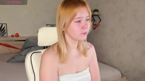 Snapshot of amy_kimberlly chatting on October 24, 12:30 am Amy online show from October 24, 12:30 am