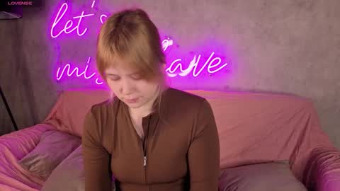 Snapshot of amy_kimberlly chatting on November 9, 12:09 am Amy online show from November 9, 12:09 am