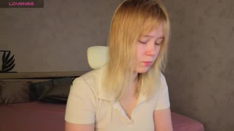 Snapshot of amy_kimberlly chatting on November 13, 12:20 am Amy online show from November 13, 12:20 am