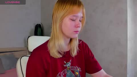 Snapshot of amy_kimberlly chatting on November 25, 12:10 am Amy online show from November 25, 12:10 am