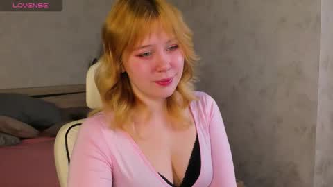 Snapshot of amy_kimberlly chatting on December 3, 12:18 am Amy online show from December 3, 12:18 am