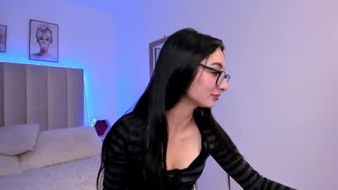Snapshot of amy_lit chatting on January 9, 3:04 am Hello I am Allison Welcome to my room and let is have a good time together whith me online show from January 9, 3:04 am