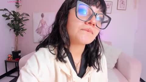 Snapshot of amy_lit chatting on September 20, 11:55 am Hello I am Allison Welcome to my room and let is have a good time together whith me online show from September 20, 11:55 am