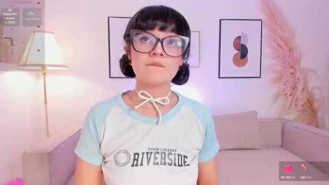 Snapshot of amy_lit chatting on October 16, 8:54 pm Hello I am Allison Welcome to my room and let is have a good time together whith me online show from October 16, 8:54 pm