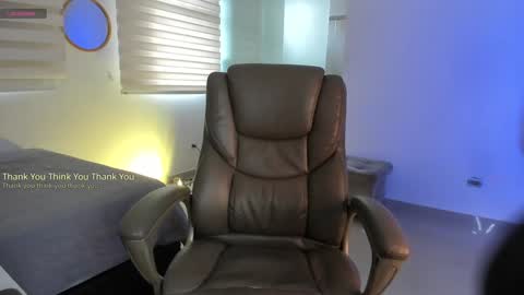 Snapshot of amy_queen7 chatting on September 22, 12:18 pm  Help me reach 150 likes online show from September 22, 12:18 pm