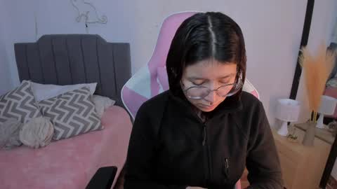 Snapshot of amy_sophiaa chatting on April 11, 11:25 am Amy sophia 3 online show from April 11, 11:25 am