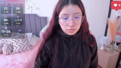 Snapshot of amy_sophiaa chatting on April 12, 12:43 pm Amy sophia 3 online show from April 12, 12:43 pm