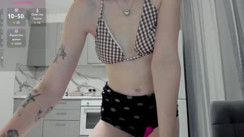 Snapshot of amy_sparkle chatting on October 17, 10:34 pm Miriam online show from October 17, 10:34 pm