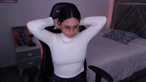 Mia Cristancho online show from June 26, 1:59 pm