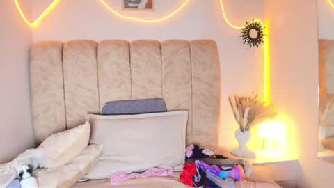 Amy online show from June 13, 11:30 am