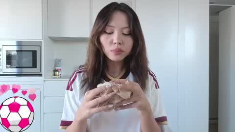 girl next door named Amy online show from July 16, 4:35 pm