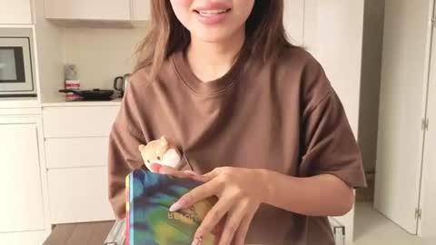 girl next door named Amy online show from July 25, 9:18 am