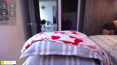 Snapshot of amyharlow_ chatting on April 22, 11:56 am Jenn online show from April 22, 11:56 am