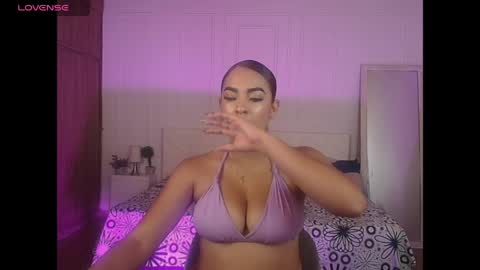 Snapshot of amyjohnsonn chatting on April 21, 5:47 am amyjohnsonn online show from April 21, 5:47 am