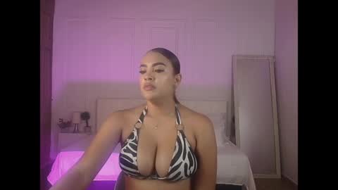 Snapshot of amyjohnsonn chatting on April 24, 4:37 am amyjohnsonn online show from April 24, 4:37 am