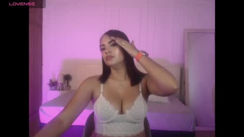 Snapshot of amyjohnsonn chatting on April 25, 5:43 am amyjohnsonn online show from April 25, 5:43 am