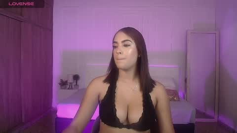 Snapshot of amyjohnsonn chatting on April 27, 2:31 am amyjohnsonn online show from April 27, 2:31 am
