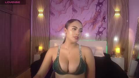 Snapshot of amyjohnsonn chatting on May 1, 8:08 am amyjohnsonn online show from May 1, 8:08 am