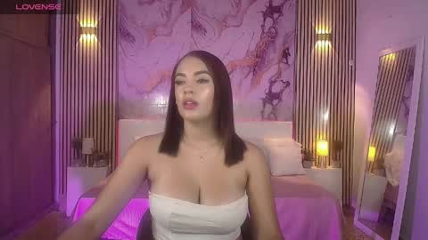 Snapshot of amyjohnsonn chatting on May 3, 4:18 am amyjohnsonn online show from May 3, 4:18 am