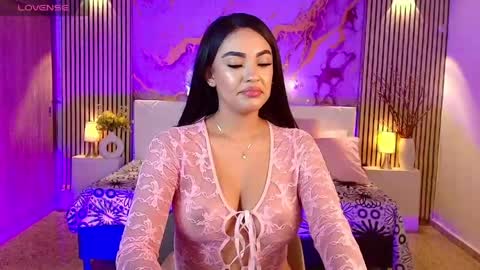 Snapshot of amyjohnsonn chatting on June 4, 5:46 am amyjohnsonn online show from June 4, 5:46 am