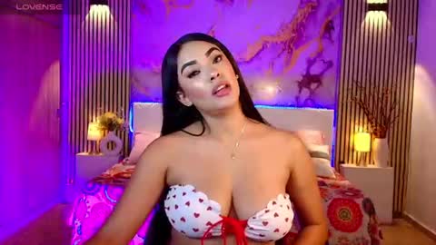 Snapshot of amyjohnsonn chatting on June 18, 6:02 am amyjohnsonn online show from June 18, 6:02 am
