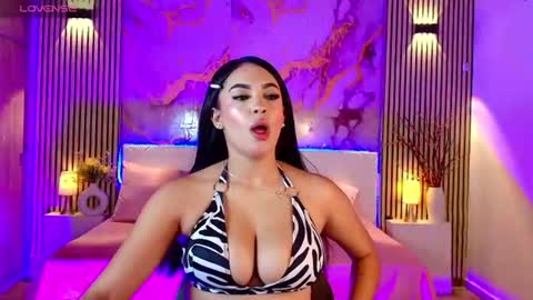 Snapshot of amyjohnsonn chatting on June 22, 5:26 am amyjohnsonn online show from June 22, 5:26 am