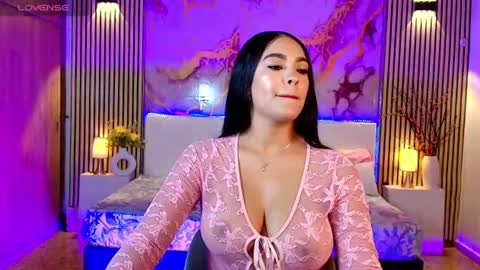 Snapshot of amyjohnsonn chatting on July 19, 5:11 am amyjohnsonn online show from July 19, 5:11 am