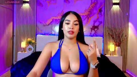 Snapshot of amyjohnsonn chatting on July 20, 5:22 am amyjohnsonn online show from July 20, 5:22 am