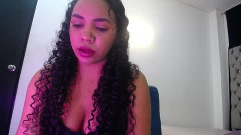 Snapshot of amymartiin chatting on June 8, 1:33 pm amy online show from June 8, 1:33 pm