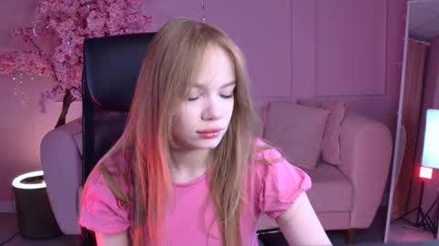 Snapshot of amynox chatting on April 3, 5:16 am Amy online show from April 3, 5:16 am