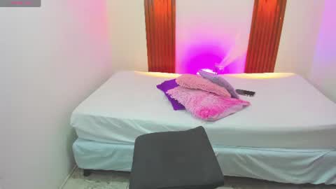 amyprice9 online show from July 19, 11:14 am