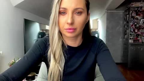 amyroberta92 online show from September 25, 7:01 am