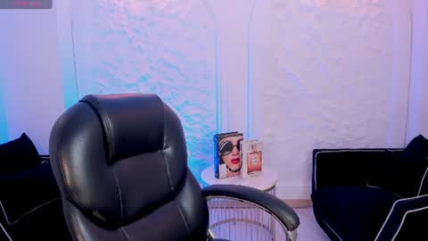 Snapshot of amyrosse_x chatting on June 21, 4:15 am AMY R online show from June 21, 4:15 am