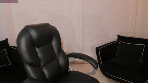 Snapshot of amyrosse_x chatting on June 23, 3:48 am AMY R online show from June 23, 3:48 am