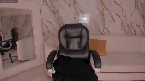 Snapshot of amyrosse_x chatting on July 10, 2:27 am AMY R online show from July 10, 2:27 am