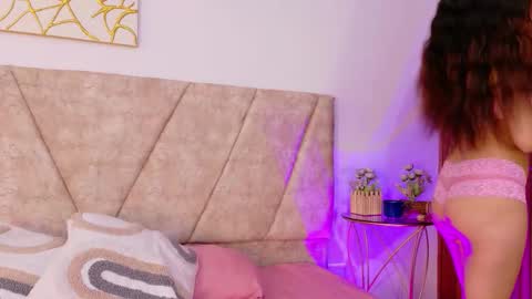 amyvegaa_ online show from October 8, 1:09 pm