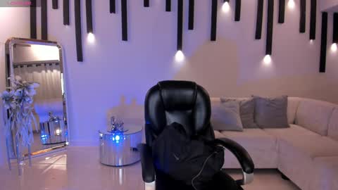 AMY WALKER online show from December 28, 10:14 am