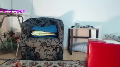 Snapshot of amywildone chatting on December 12, 3:43 am Amy - not talkative and a little shy online show from December 12, 3:43 am