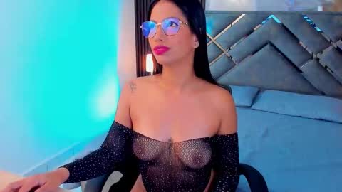 amyy blake  online show from February 13, 12:01 pm