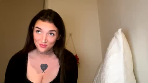 Snapshot of amyyyoxxo chatting on March 7, 8:11 pm Amyyyoxxo online show from March 7, 8:11 pm