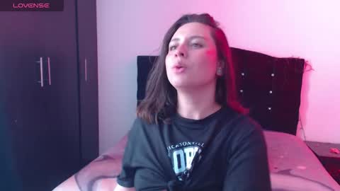 ana_arms_ online show from February 24, 3:21 pm