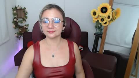 Snapshot of ana_hotmilf chatting on June 10, 11:24 pm Ana online show from June 10, 11:24 pm