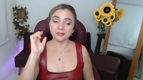 Snapshot of ana_hotmilf chatting on June 11, 12:32 am Ana online show from June 11, 12:32 am