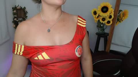 Snapshot of ana_hotmilf chatting on June 12, 1:04 am Ana online show from June 12, 1:04 am
