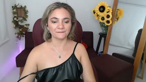 Snapshot of ana_hotmilf chatting on June 14, 2:24 am Ana online show from June 14, 2:24 am