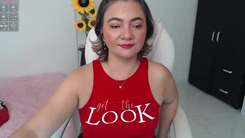 Snapshot of ana_hotmilfx chatting on December 19, 2:35 pm ANA online show from December 19, 2:35 pm